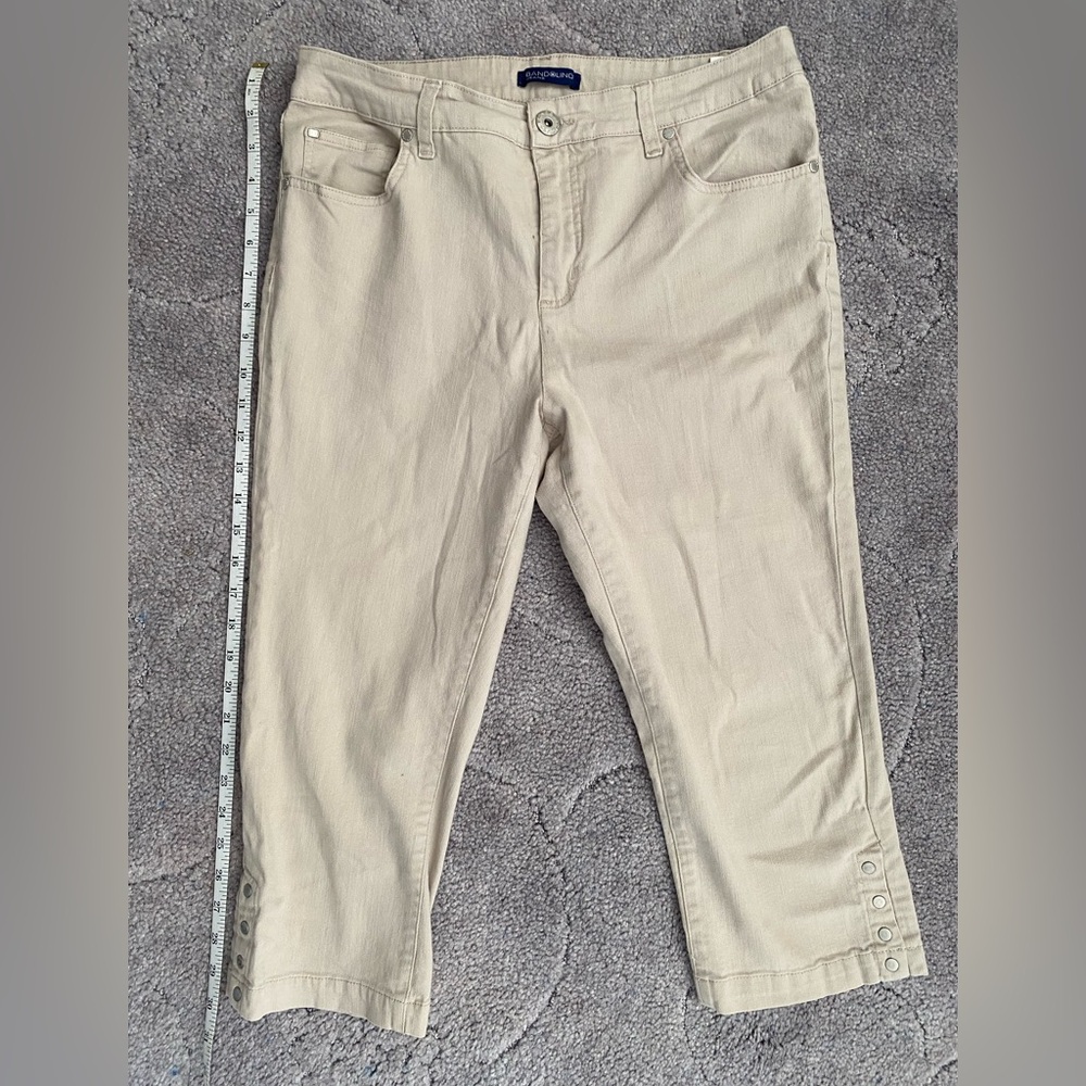 Bandolino Cream Cropped Button-Hem Jeans